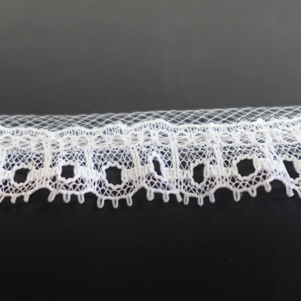 White Scalloped Lace Trim 0.5 Inch Wide 2 Yards 34 Inches Long Sewing Notion